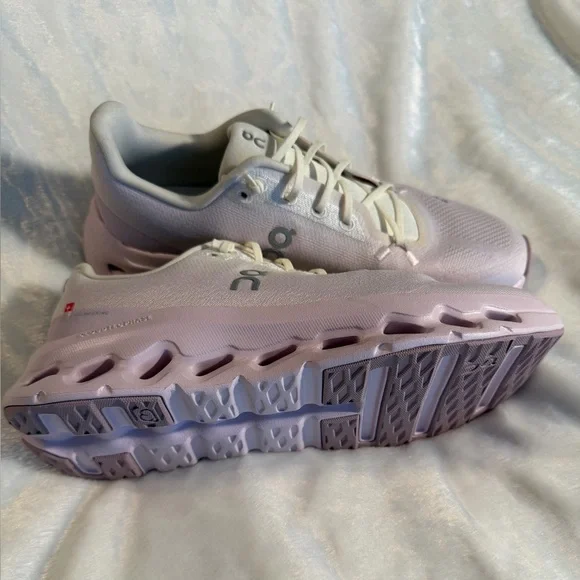 On Cloudtilt Womwn’s Running Shoe - Picture 6 of 15